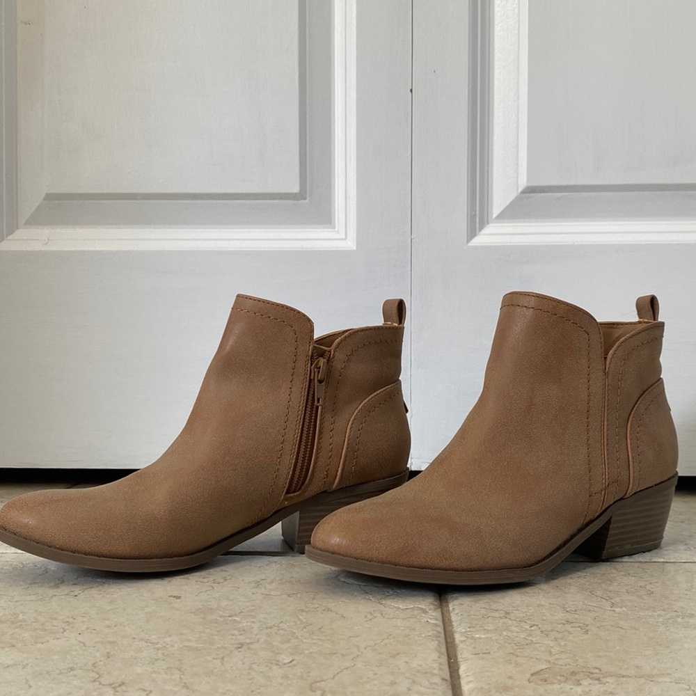Guess 7 1/2M booties. Barely worn